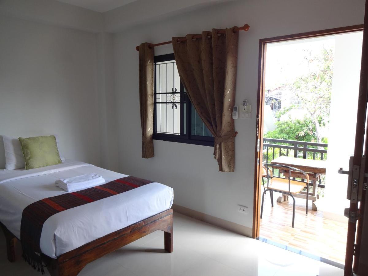 Rena House Chiang Mai Hotel Стая снимка