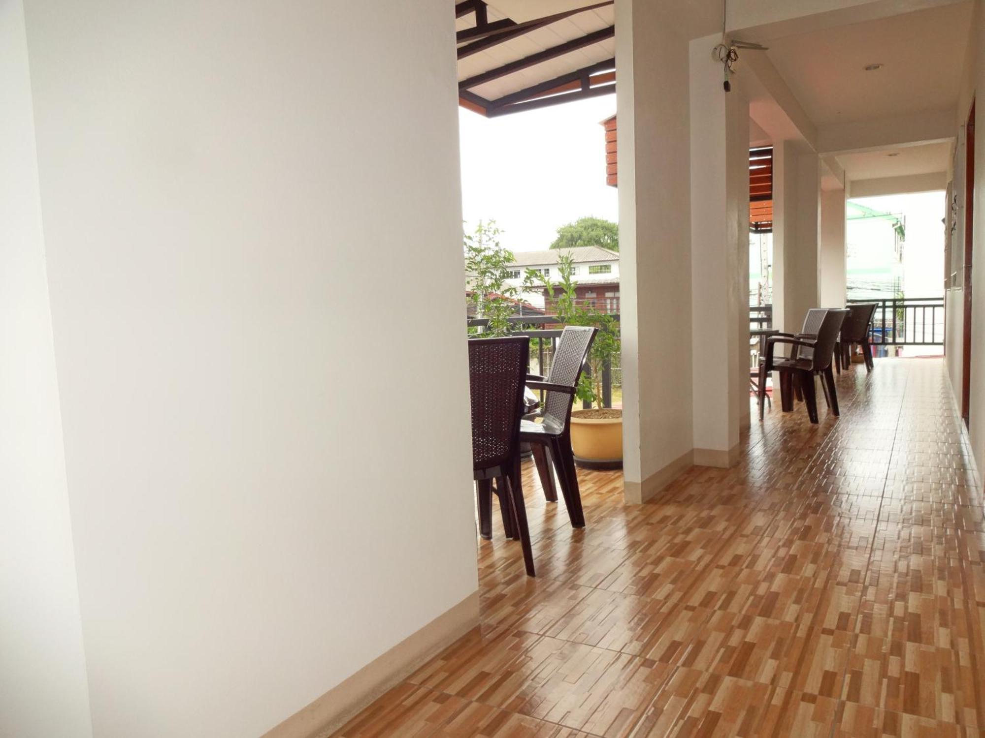 Rena House Chiang Mai Hotel Екстериор снимка