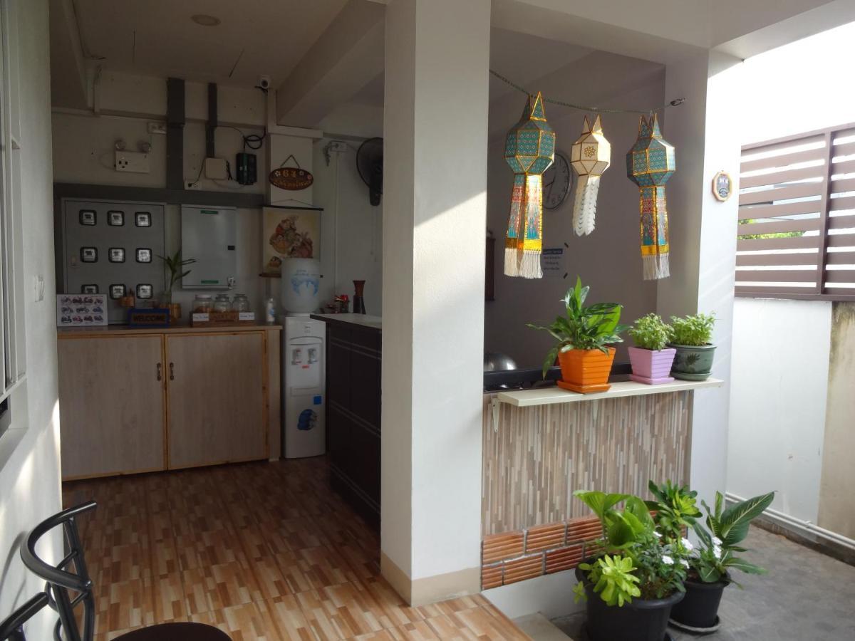 Rena House Chiang Mai Hotel Екстериор снимка